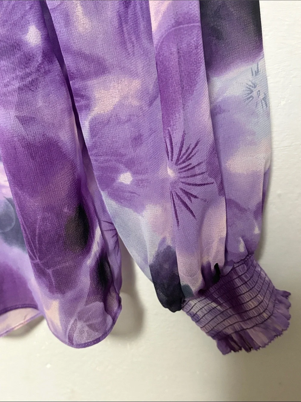 WHITE HOUSE BLACK MARKET Purple Floral Long Sleeve Smocked Blouse XS